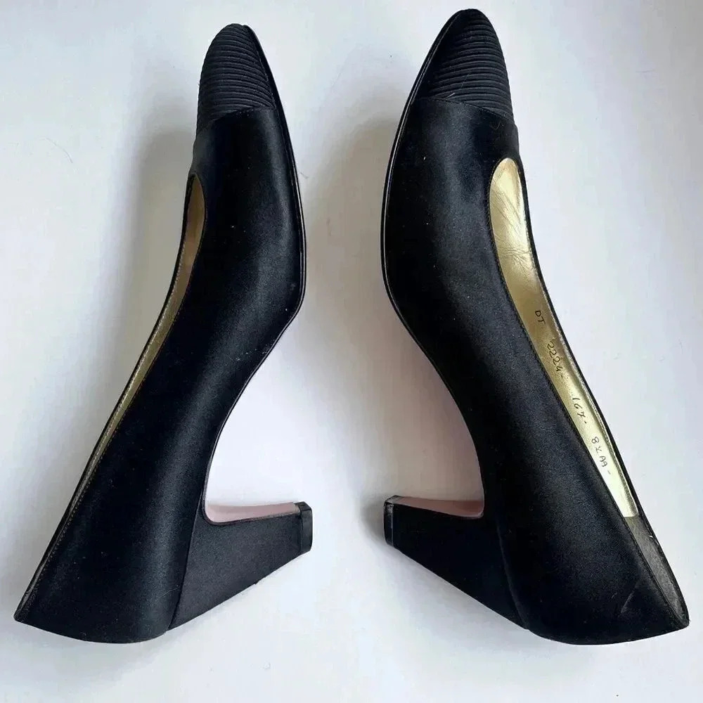 Vintage Salvatore Ferragamo Black Satin Heels Shoes Size 8.5 AA Narrow - Picture 4 of 11